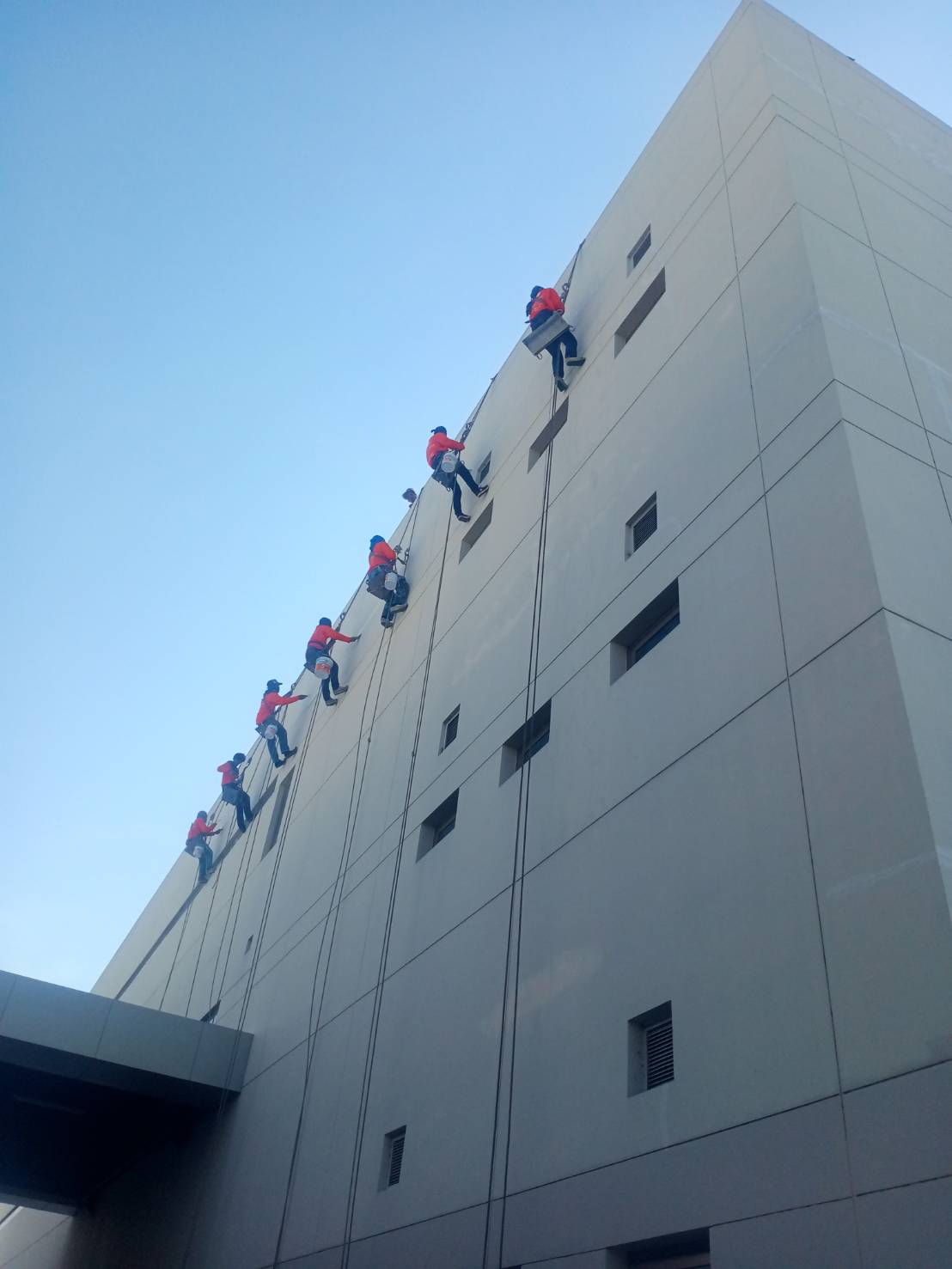 โรยตัวทาสี โรยตัวเช็ดกระจก